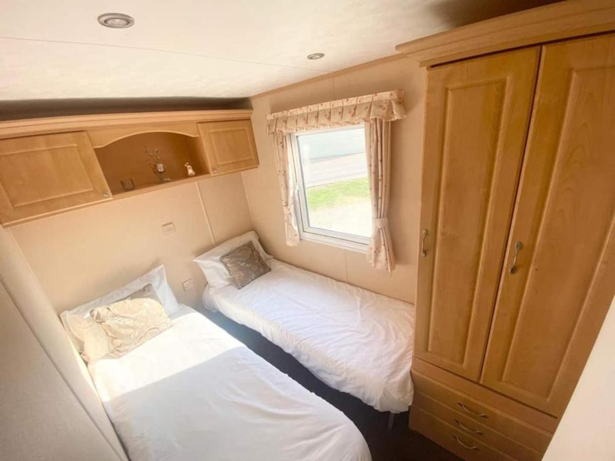 Luxury 2 Bedroom 2 Bathroom Caravan-Small Sofa 1 Pers Saint Osyth Kültér fotó